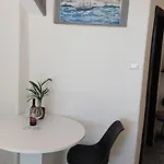 Lena *