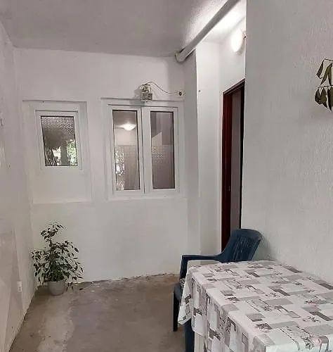 Lena Apartman